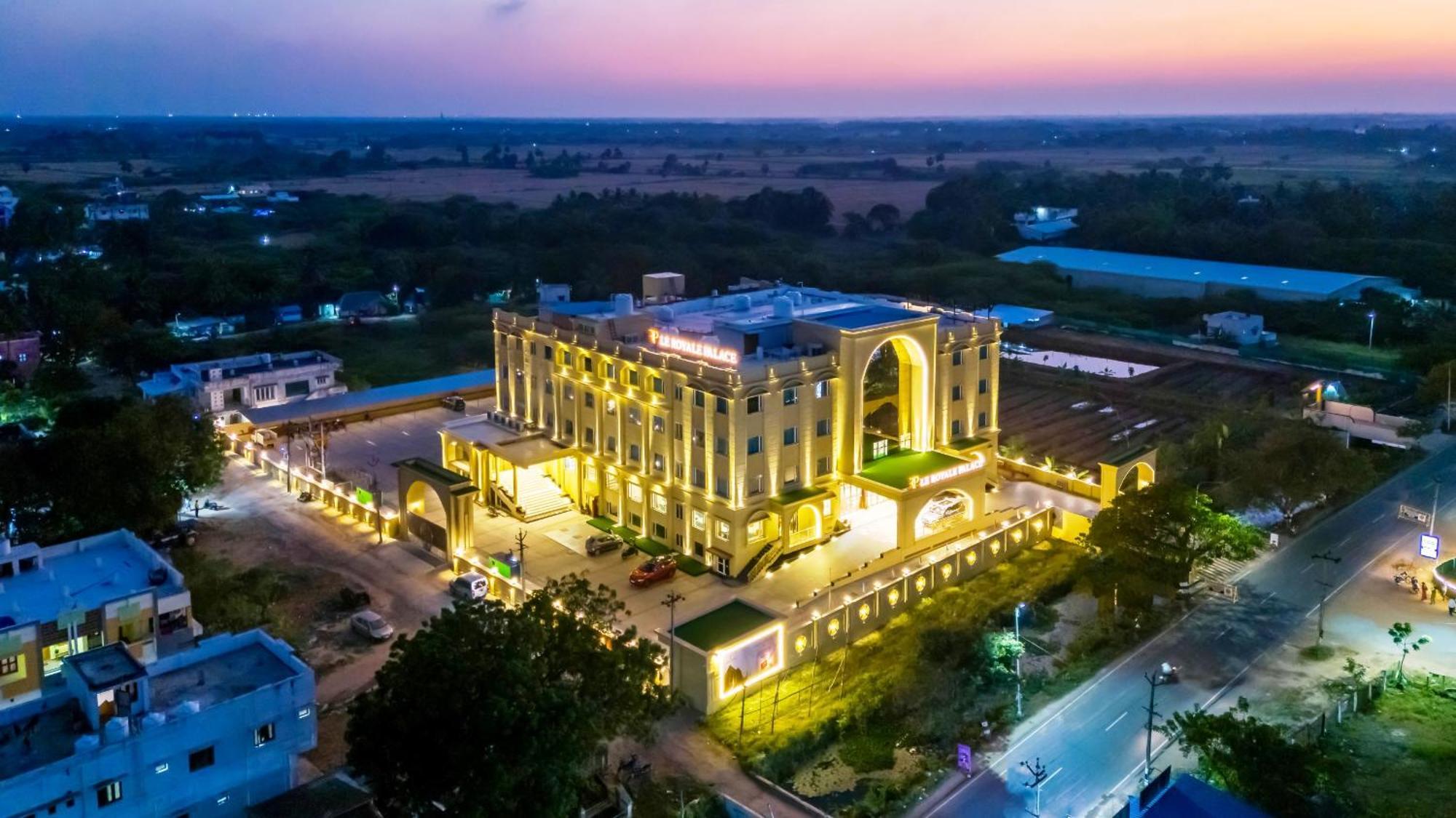 Le Royale Palace Karajkkal Zewnętrze zdjęcie